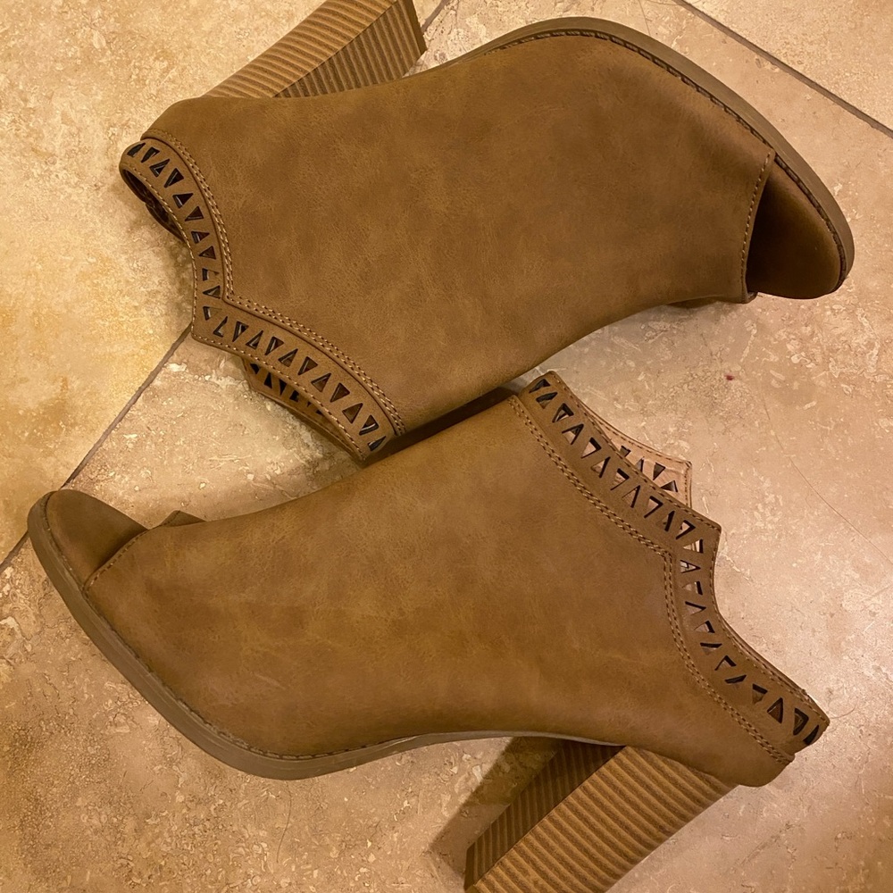 Chic Tan Peep-Toe Heeled Boots